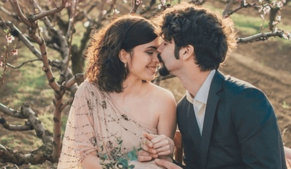 City Walk风靡：年轻人新宠，城市漫步成社交新风尚