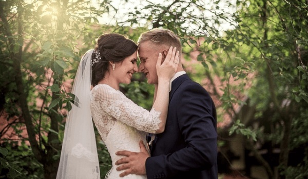 洗脑营销、逼单套路深，2.6亿单身青年如何避免“婚介骗局”？