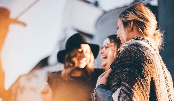 公园惊现“灰色交易”：10元起价，老年群